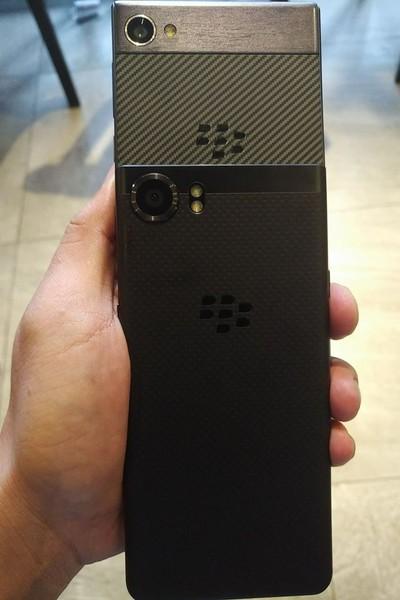 Опубликованы фотографии смартфона BlackBerry Krypton