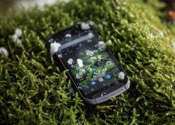 Представлен модульный защищенный смартфон Land Rover Explore