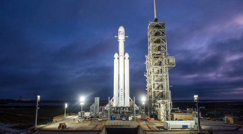 Falcon Heavy совершила свой первый полёт