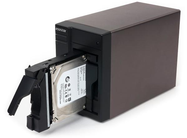 Установка винчестеров в Asustor AS-302T Установка винчестеров в Asustor AS-302T