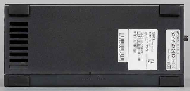 Внешний вид накопителя Asustor AS3202T Внешний вид накопителя Asustor AS3202T