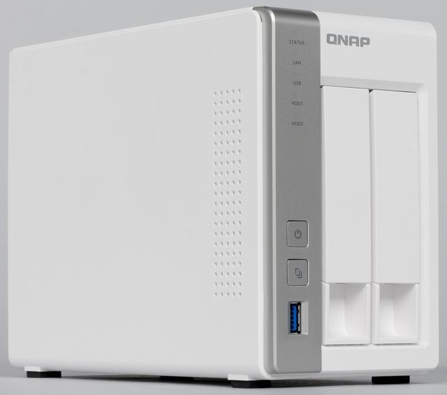 Внешний вид QNAP D2