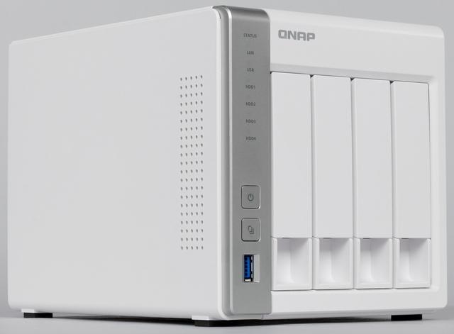 Внешний вид QNAP D4