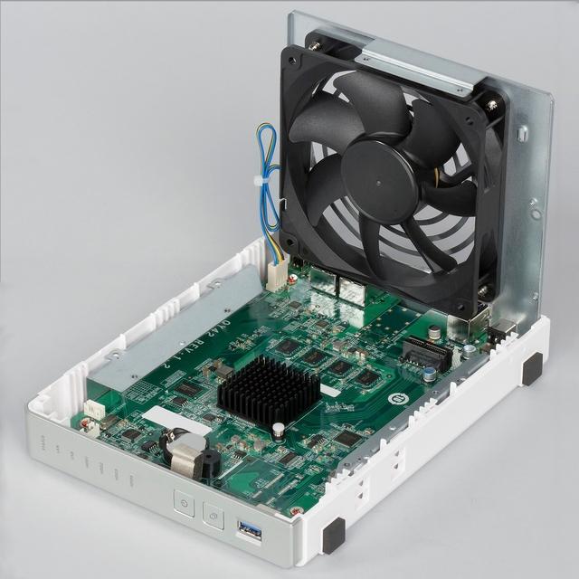 Конструкция QNAP D4