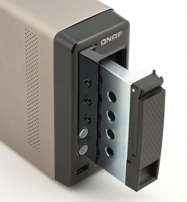 Внешний вид сетевого накопителя QNAP TS-119P+ Внешний вид сетевого накопителя QNAP TS-119P+