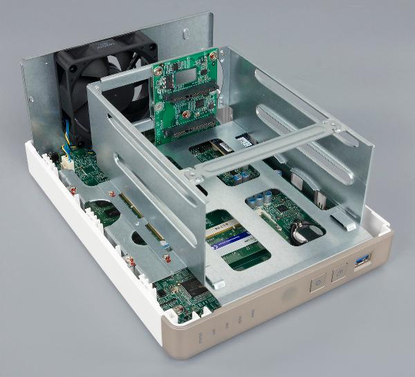 Конструкция QNAP TS-251 Конструкция QNAP TS-251