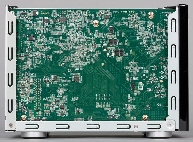 Конструкция сетевого накопителя Thecus W2810Pro