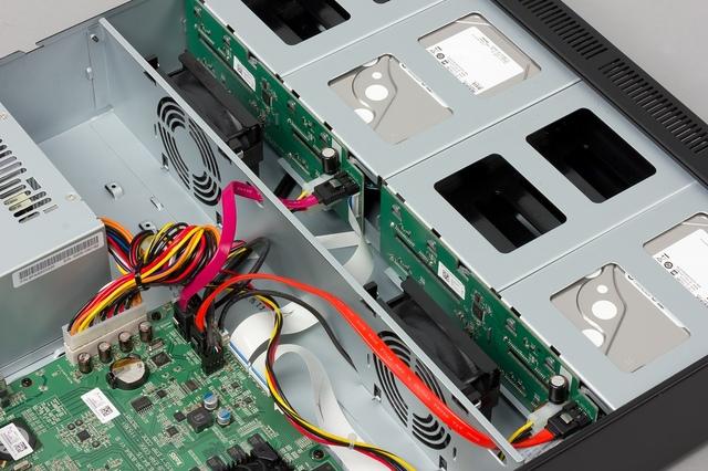 Конструкция видеорегистратора Idis DR-8364 Конструкция видеорегистратора Idis DR-8364