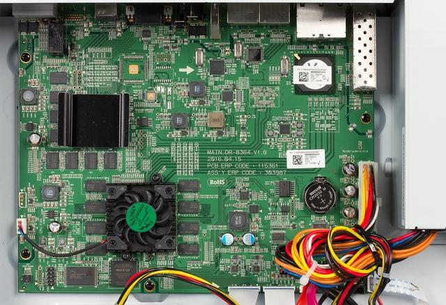 Конструкция видеорегистратора Idis DR-8364 Конструкция видеорегистратора Idis DR-8364