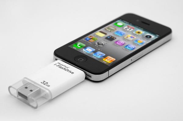 iFlashDrive позволяет носить в кармане свой архив файлов, открывая их на iPhone и PC