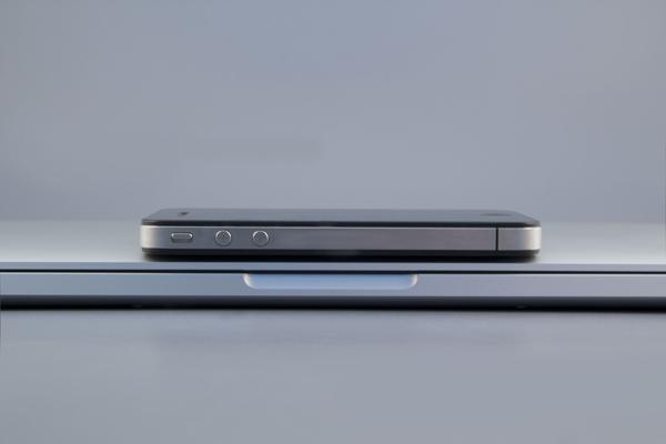 MacBook Pro с Retina Display и Apple iPhone 4S