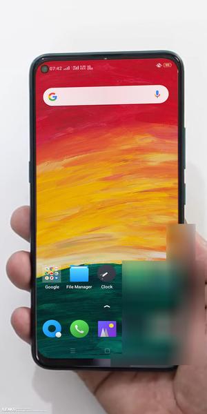 Убийца Xiaomi готовит недорогой смартфон с отверстием в экране, фото 1