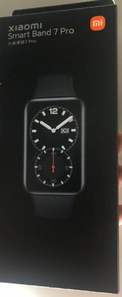 Комплект поставки фитнес-браслета Xiaomi Mi Band 7 Pro выглядит лаконично, фото 2