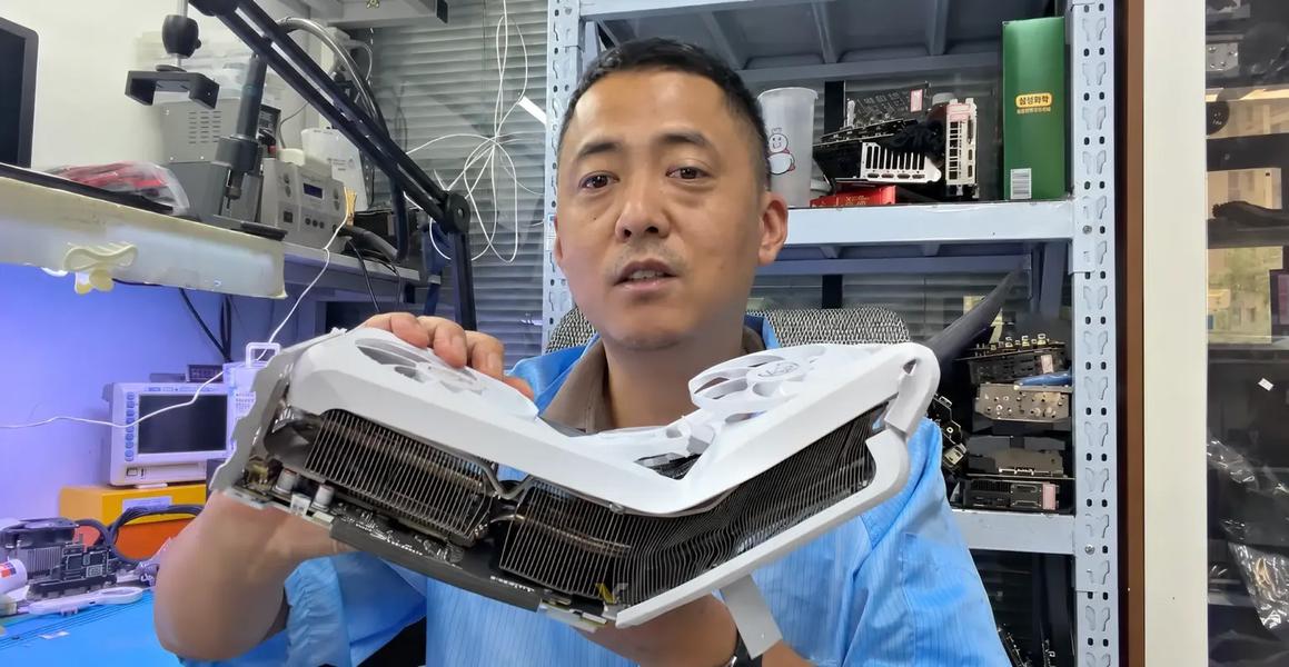 GeForce RTX 5060 Ti попала в ДТП: видеокарту практически согнуло пополам, но её все равно удалось спасти