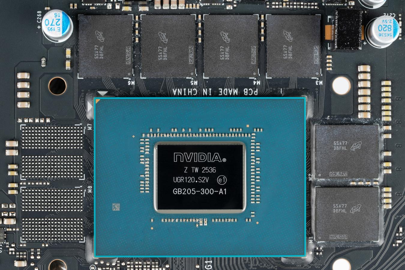 Крупный план графического процессора видеокарты MSI GeForce RTX 5070 Gaming Trio OC White