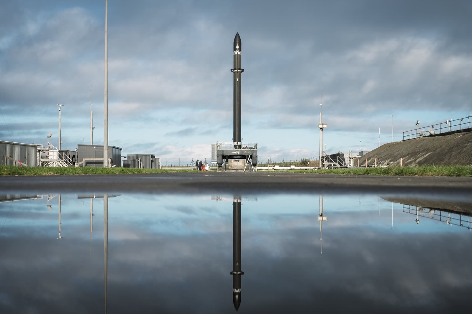 Двигатели включили, но ракета не взлетела. Rocket Lab отменила запуск Electron в самый последний момент