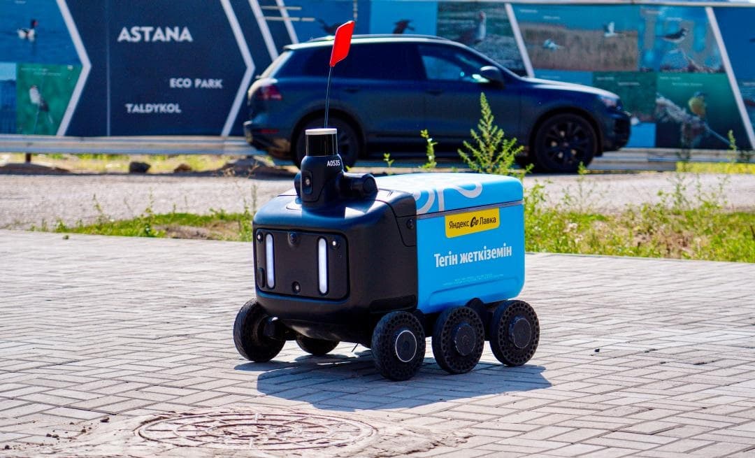 В Астане заработала доставка роботами-курьерами Яндекса
