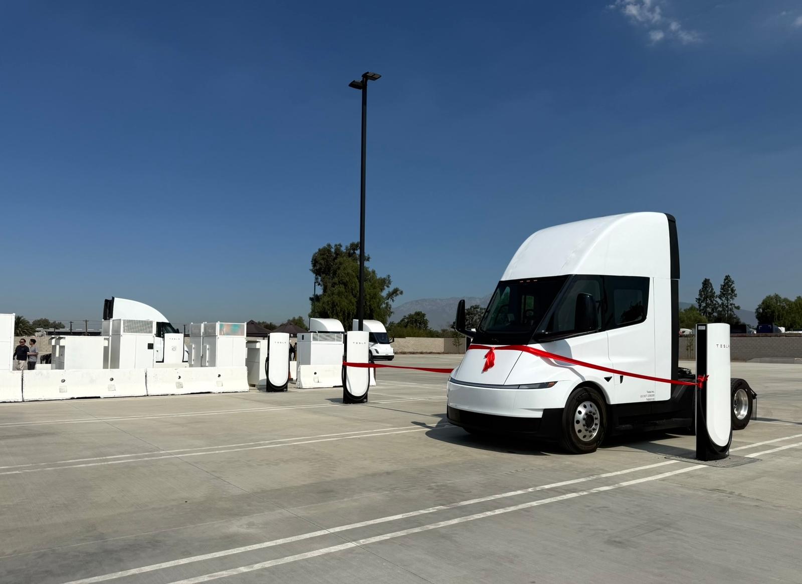 1200 кВт на один автомобиль. Запущена первая в мире станция Tesla Megacharger