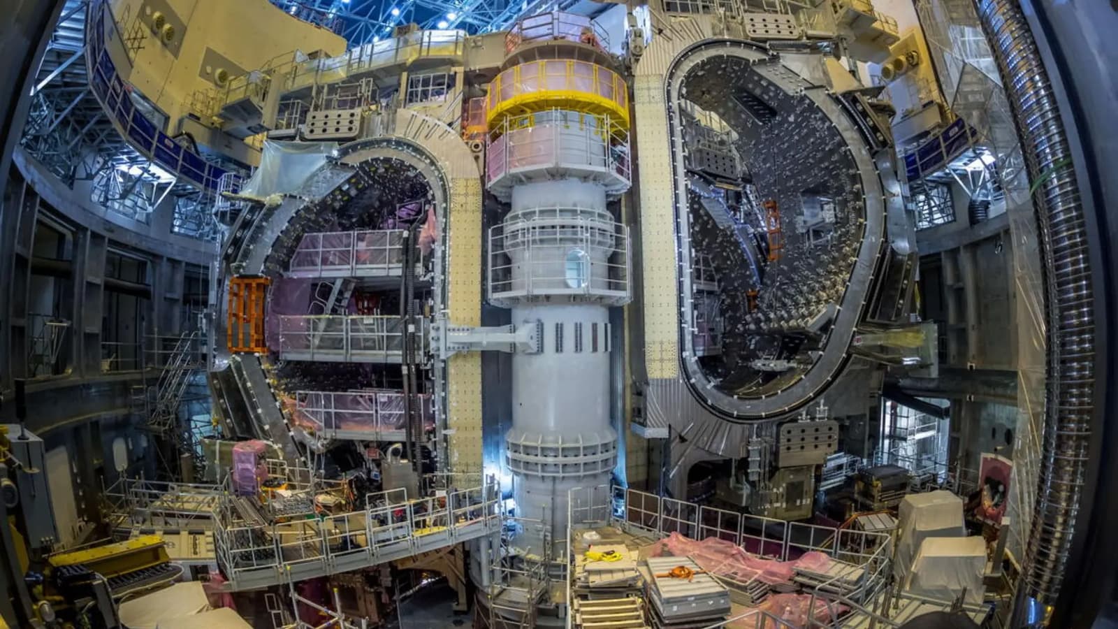 «Искусственное Солнце» стало на шаг ближе: ITER замкнул «сердце» крупнейшего термоядерного реактора