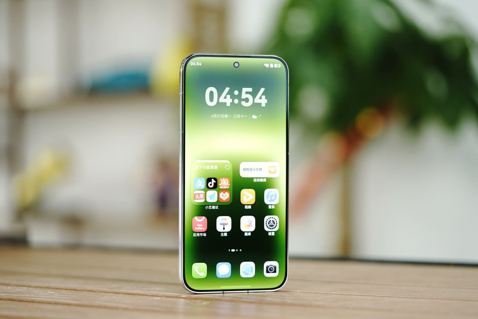 Huawei научила смартфоны обходить перегрев: в HarmonyOS 7 появилось прямое питание