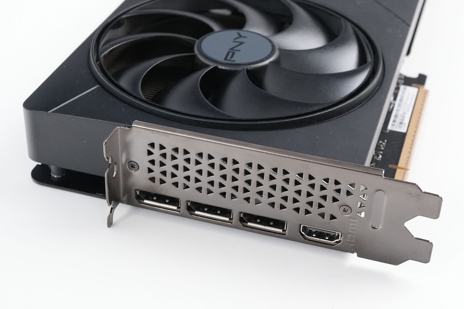 Единственная на рынке нереференсная двухслотовая GeForce RTX 5080