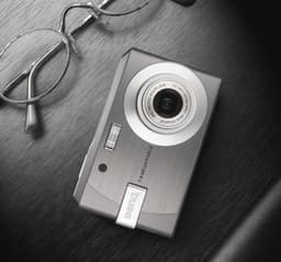 Фотокамера BenQ DC E720 из серии тонких и элегантных