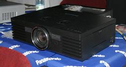 Кинотеатральные LCD-проекторы Panasonic PT-AE2000E и PT-AX200E — в России