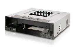 В док Icy Dock flexiDOCK MB795SP-B можно подключить сразу два накопителя