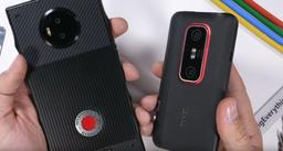 Тесты блогера JerryRigEverything показали, что Red Hydrogen One является одним из самых прочных смартфонов