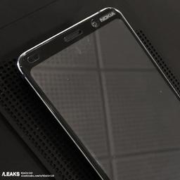 Опубликованы живые фото фронтальной панели флагманского смартфона Nokia 9: выреза нет