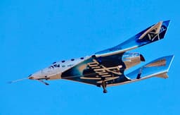 Челнок SpaceShipTwo компании Virgin Galactic впервые добрался до границы космического пространства