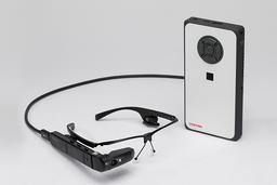 Toshiba dynaEdge AR100 Smart Glasses представляет собой комплект из носимого компьютера и умных очков