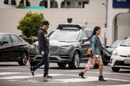 Видео из беспилотного автомобиля Uber, который сбил пешехода, указывает на то, что не всё так однозначно с виной машины