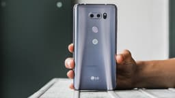 LG V35 ThinQ — ещё одна версия модели V30, но теперь хоть с какими-то отличиями