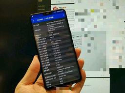 Появилось «живое» фото смартфона OnePlus 6
