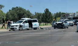 Беспилотный автомобиль Waymo попал в аварию