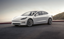 Обновление прошивки электромобиля Tesla Model 3 существенно сокращает тормозной путь