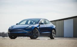Чистый убыток Tesla превысил 700 млн долларов, но выручка при этом выросла на 27%
