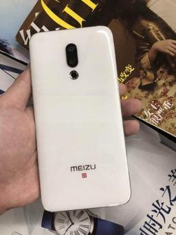 «Живое» фото смартфона Meizu 16 Plus позволяет убедиться в том, как будет выглядеть флагман компании