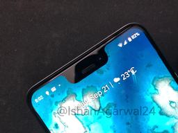 Фотогалерея дня: белый смартфон Pixel 3 XL с мятно-зеленой кнопкой включения