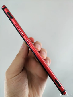 Первое живое фото игрового смартфона Nubia Red Magic 2 демонстрирует привычные для геймеров кнопки