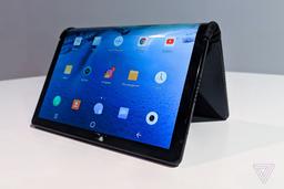 Первый в мире гибкий смартфон оказался ужасным