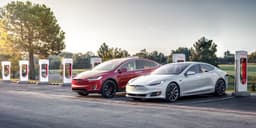 Продажи электромобилей Tesla в США за год упали на 39%