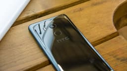 Находящаяся на грани краха HTC не собирается спешить с выпуском своего первого смартфона с 5G