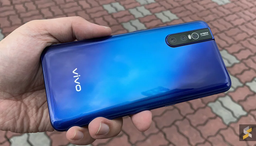Фотогалерея дня: смартфон Vivo V15 Pro с выдвижной фронтальной камерой показан со всех сторон