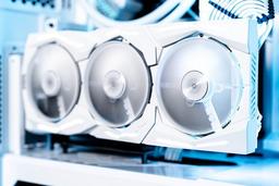Появились изображения видеокарты Asus ROG Strix RTX 2080 Ti White Edition