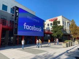 Похищены жесткие диски с информацией о 29 000 работников Facebook*