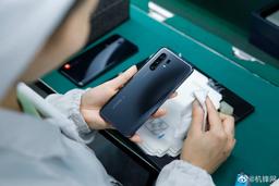 Перископная камера и новейшая платформа Samsung в китайском флагмане. Vivo X30 засветился на живых фото