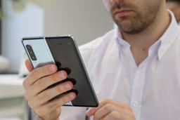 Уменьшенный Samsung Galaxy Fold 2 частично одобрен властями