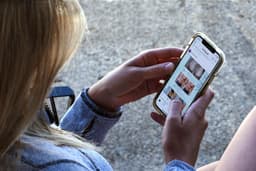 Instagram* начал задавать пользователям нескромные вопросы